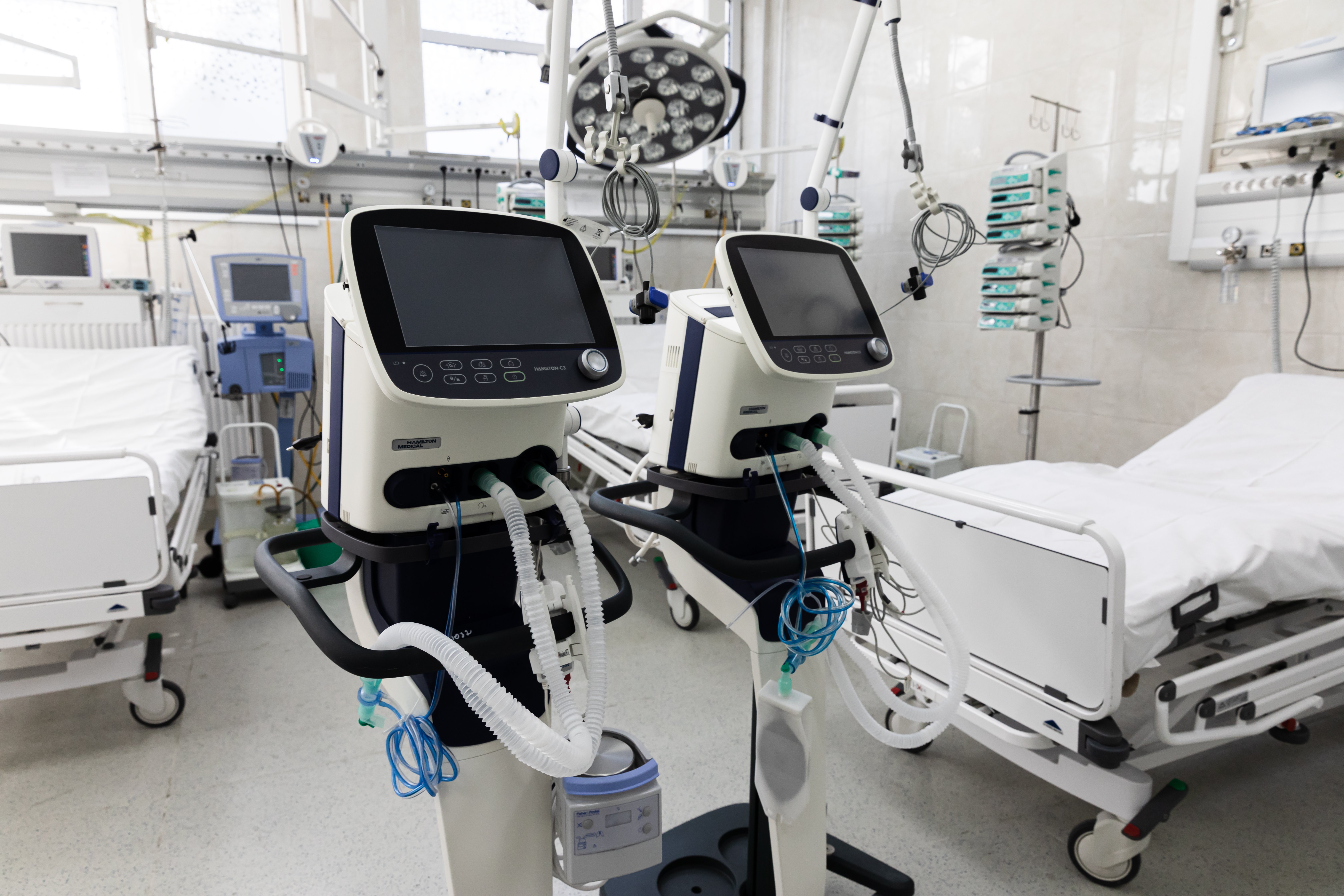 preparing-coronovirus-epidemic-ambulance-station-kiev-intensive-care-unit-with-artificial-lung-ventilation-apparatus